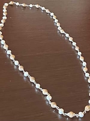 Tulasi Kanti malas de color natural con perlas en plata